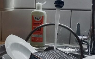 Jak správně mýt nádobí [TIPY + NÁVOD]